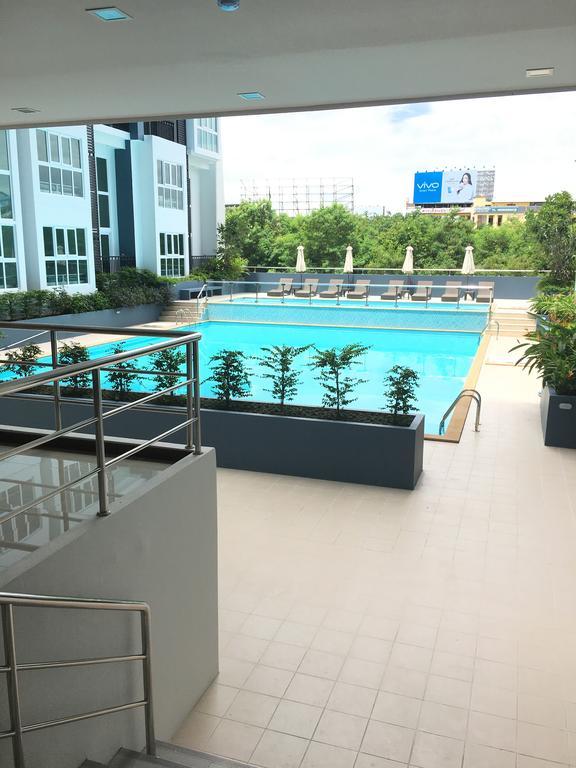 Pool View Room The Prio Chiang Mai Exteriör bild